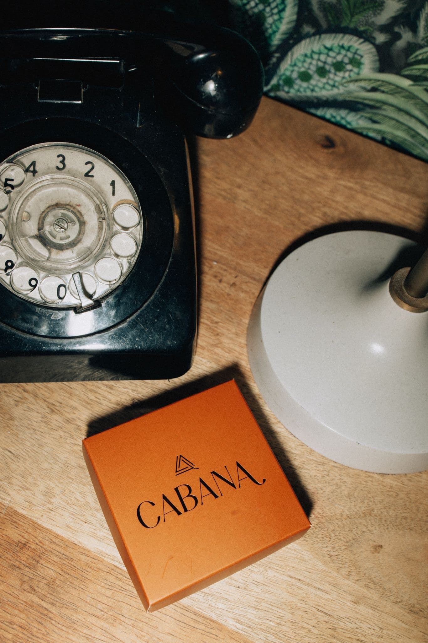 Caixa Cabana com telefone vintage